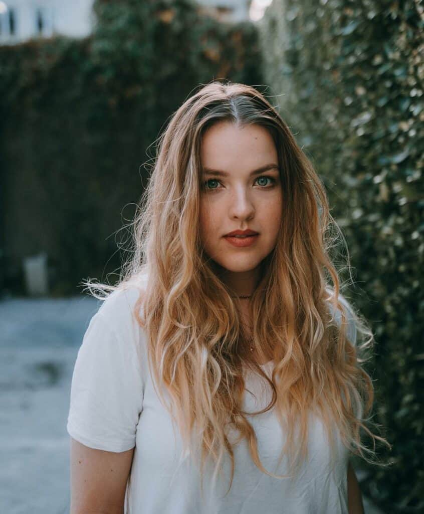 Aislinn Paul Bio biographyguy.com