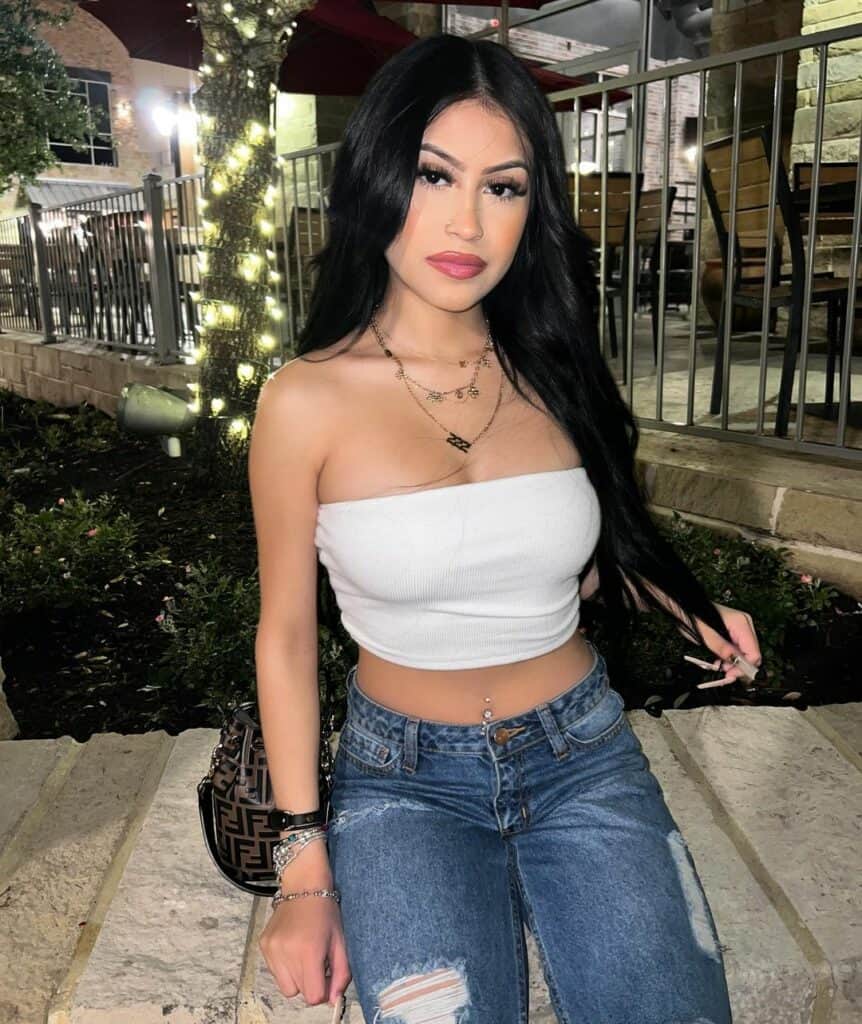 Desiree Montoya Bio biographyguy.com