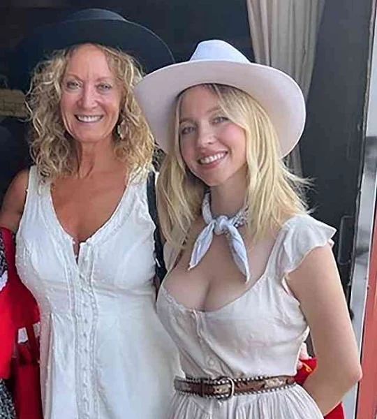 Sydney Sweeney Mother Biographyguy.com