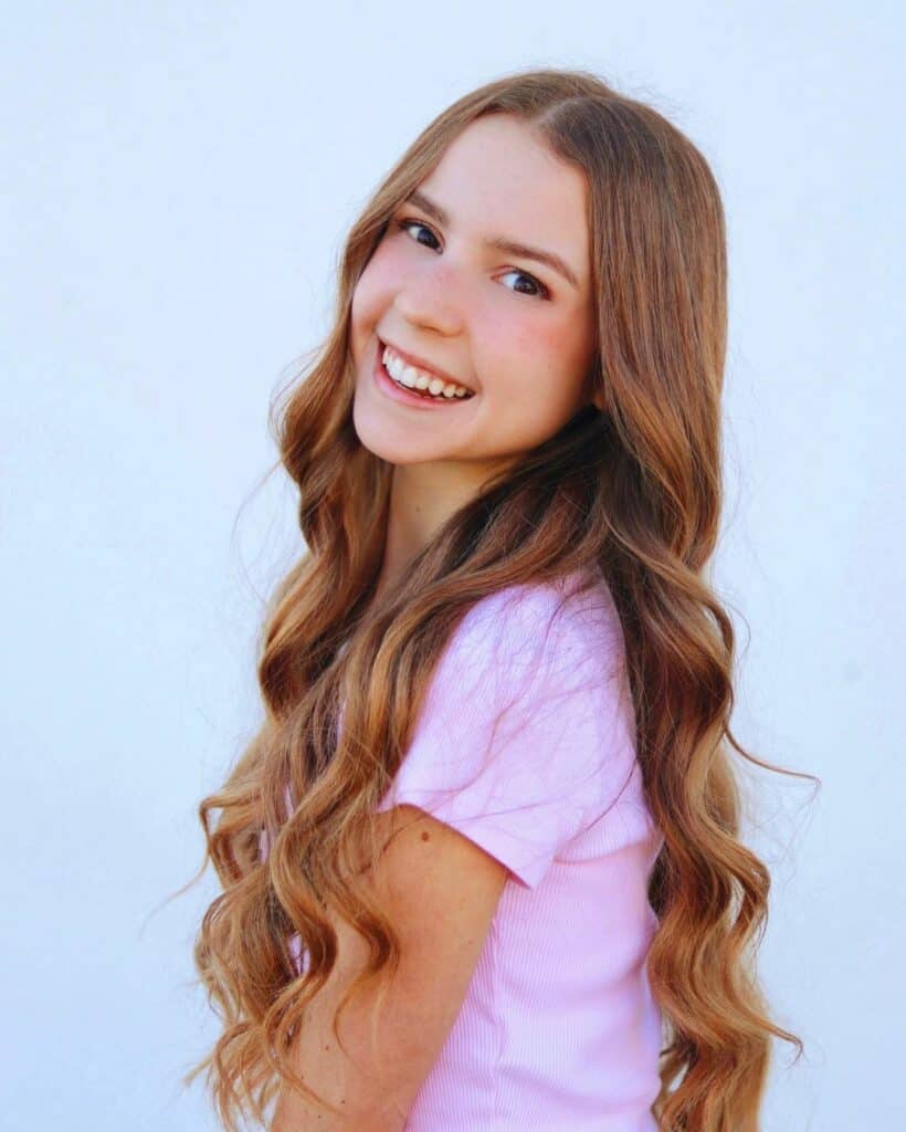 Anna McNulty Age Biographyguy.com