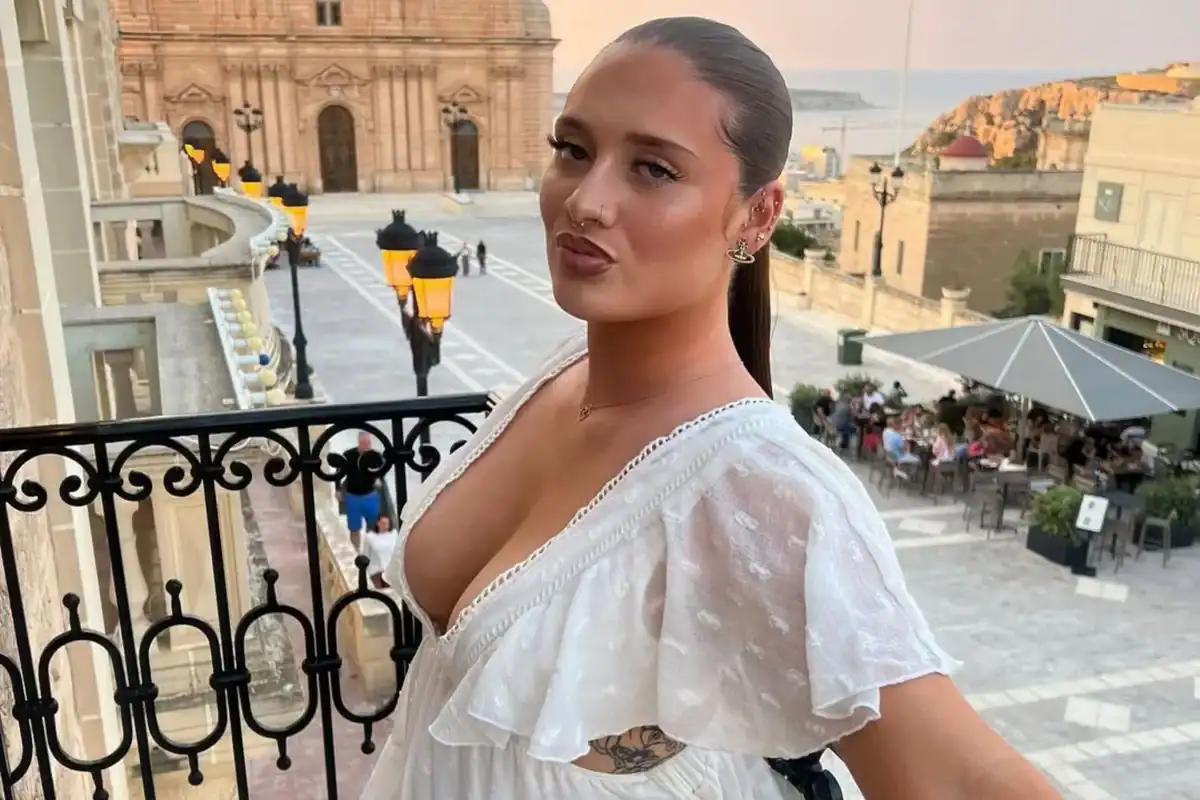 Violet Smith Wiki, Age, Bio, Net Worth, Height, BBC, Family & More